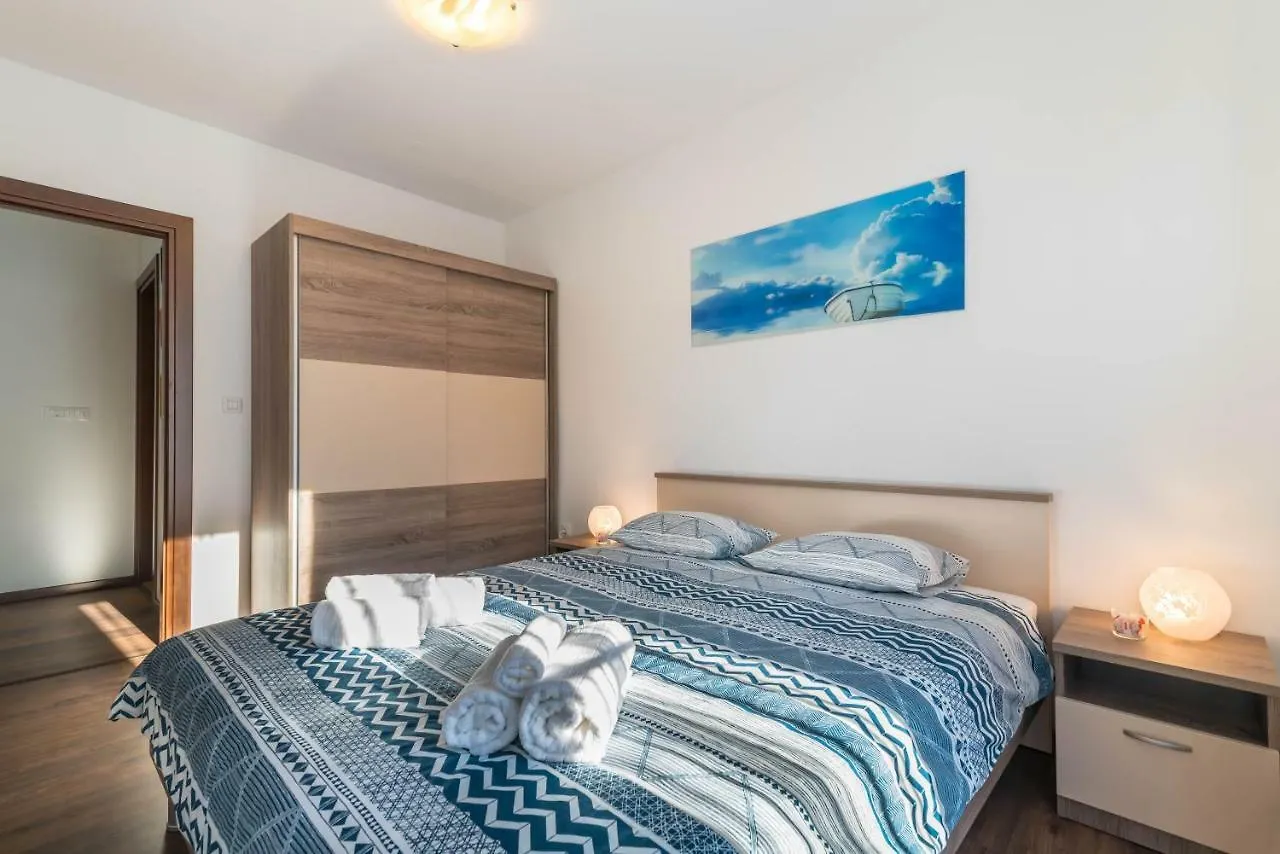 City Market Apartments Pula 0*,